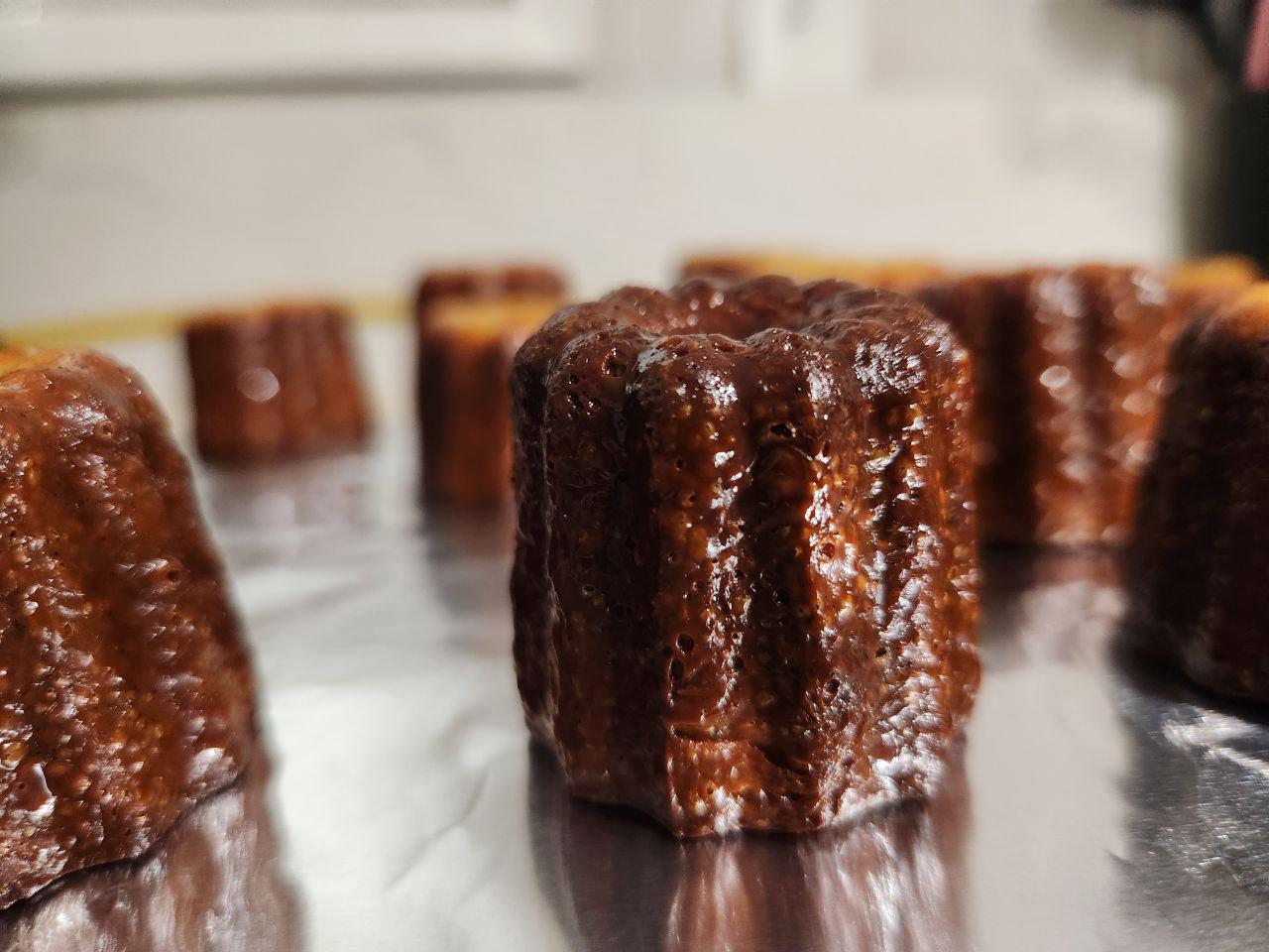 Classic Canelé de Bordeaux | Copper Baked | Ultra-Crisp Caramelized Crust | 6+ Pastries | Real Vanilla Beans / French Pastries