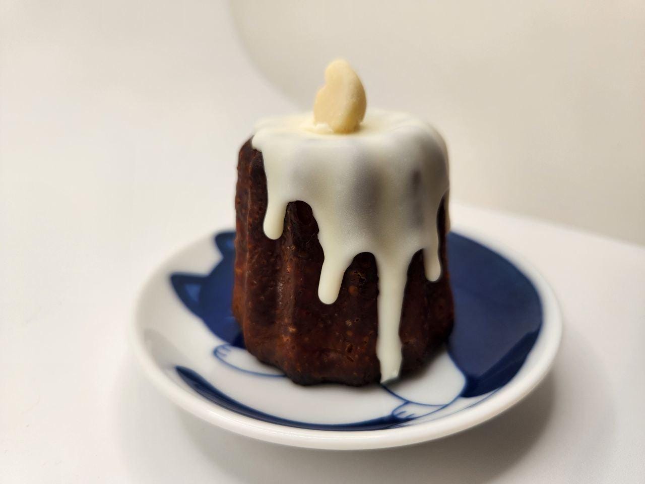 White Chocolate Canelé | Copper Baked | Ultra-Crisp Caramelized Crust | 6+ Pastries | Real Vanilla Beans / French Pastries