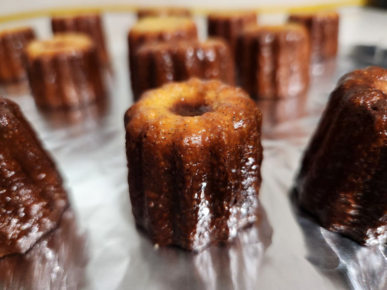Classic Canelé de Bordeaux | Copper Baked | Ultra-Crisp Caramelized Crust | 6+ Pastries | Real Vanilla Beans / French Pastries